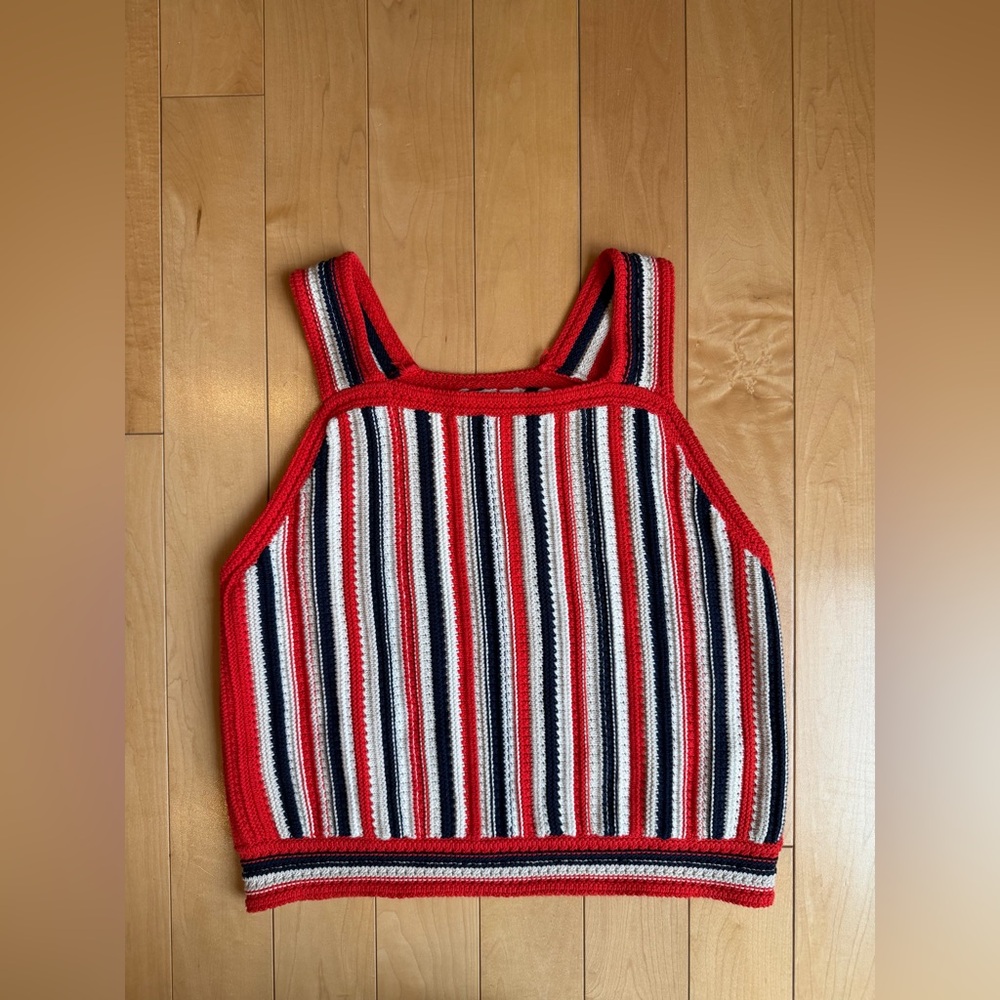 GAP SUMMER 2017 100% cotton knit sweater tank! Size Medium!